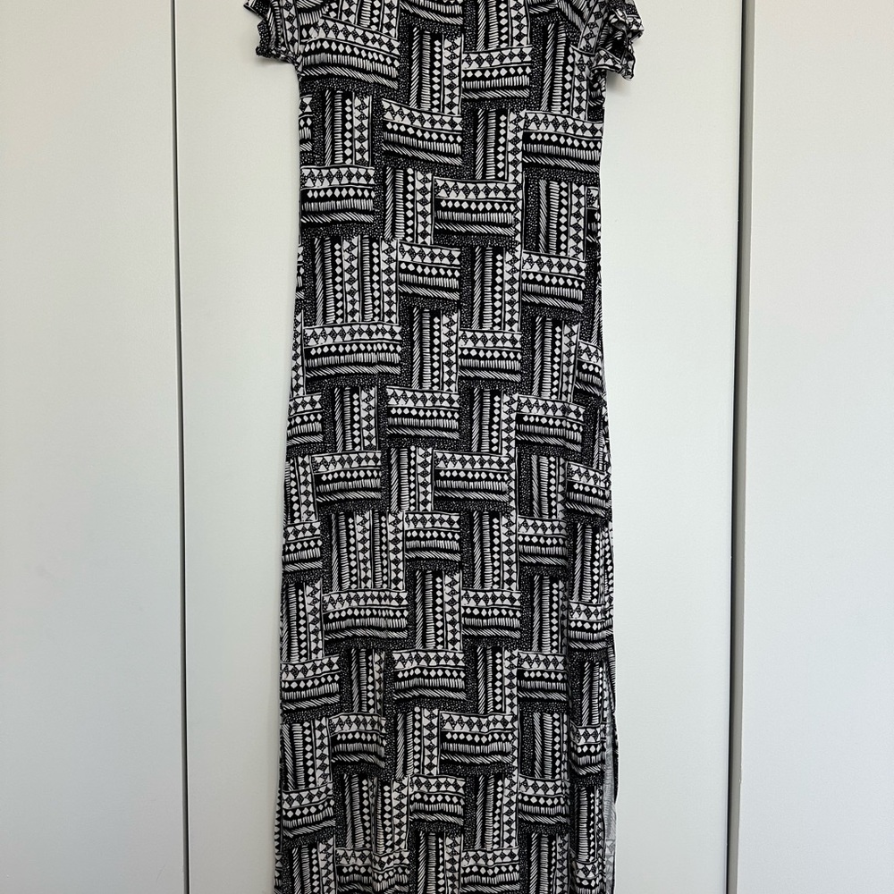 Elegant Black and White Geometric Dress